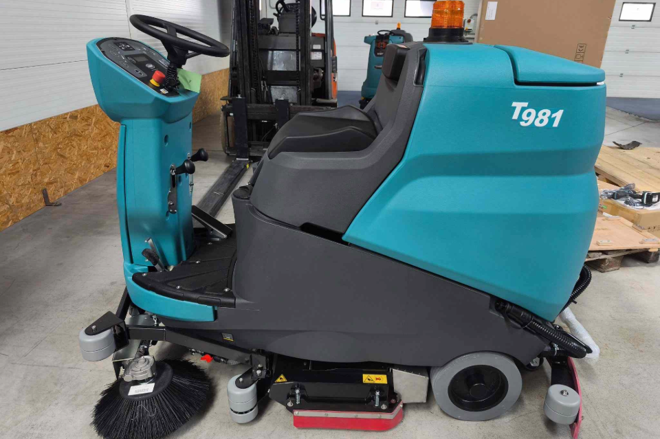 ROYPOW Lithium Batteries: Powering Higher Efficiency and Lower Costs for Floor Scrubbers in Europe